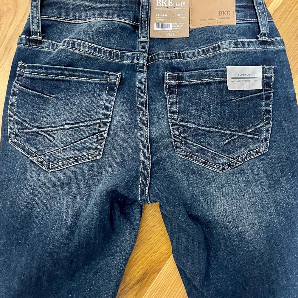 BKE STELLA signature slim fit, low rise, straight leg jean